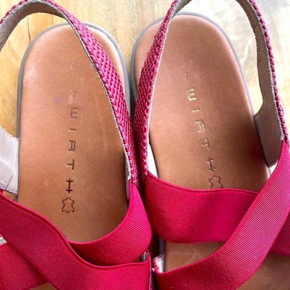 Wirth red leather sandals, like new! size 7 - Picture 2 of 6